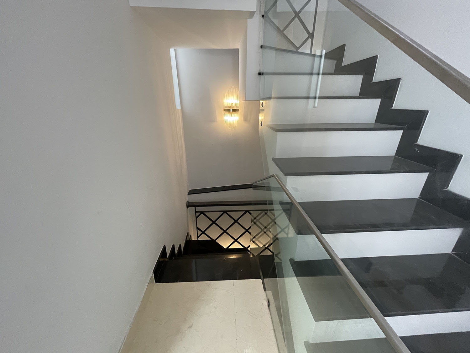Bán nhà Lê Quang Định, Quận Bình Thạnh tuyệt phẩm 3 lầu t.kế Cổ Điển Ý, mới 100% cách LQĐịnh 15m
